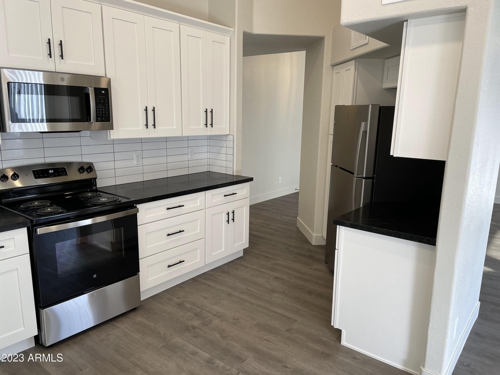 1539 E Beacon Drive - Photo 5
