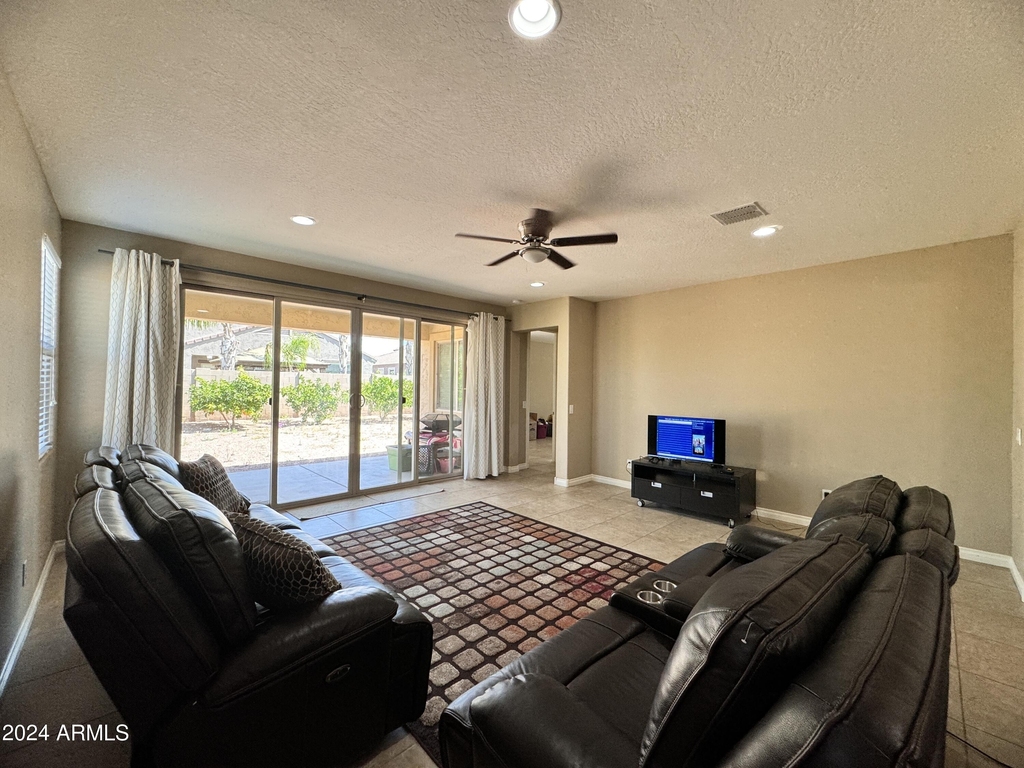 172 E Crescent Place - Photo 21