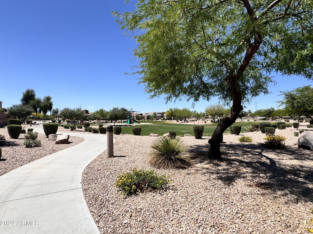 172 E Crescent Place - Photo 40