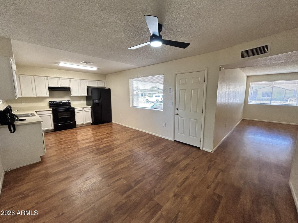 3147 E Edgewood Avenue - Photo 9
