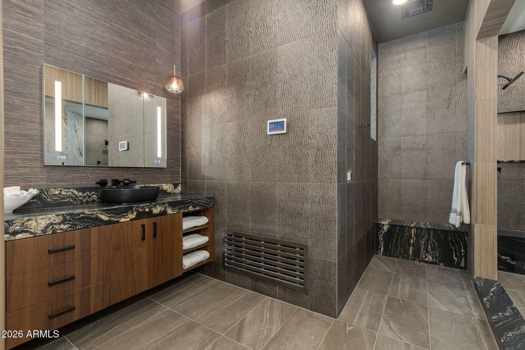13412 N 14th Place - Photo 32
