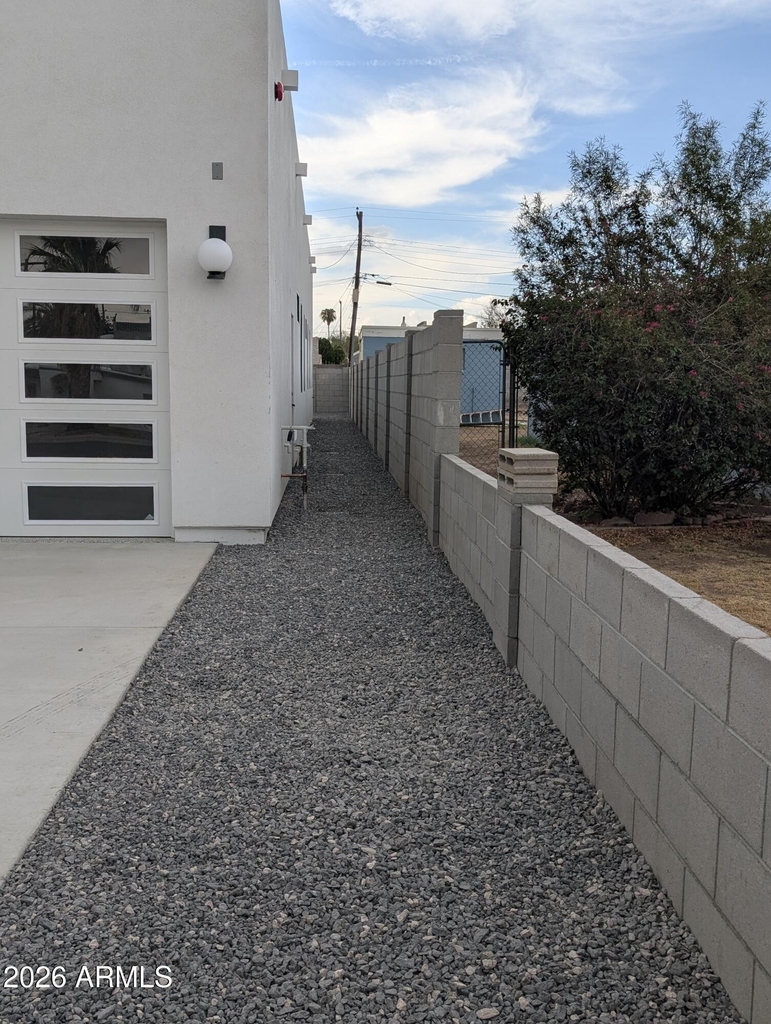826 W 12th Street - Photo 37