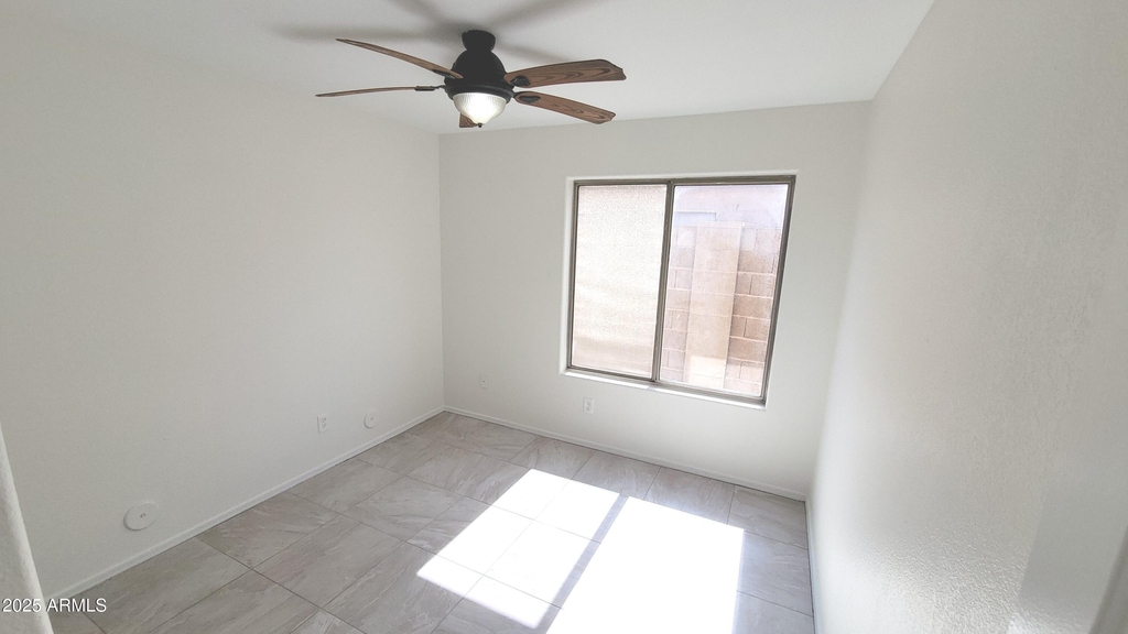 845 W Vaughn Avenue - Photo 18
