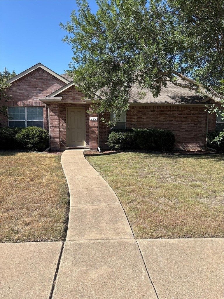 121 Hunters Trail - Photo 0