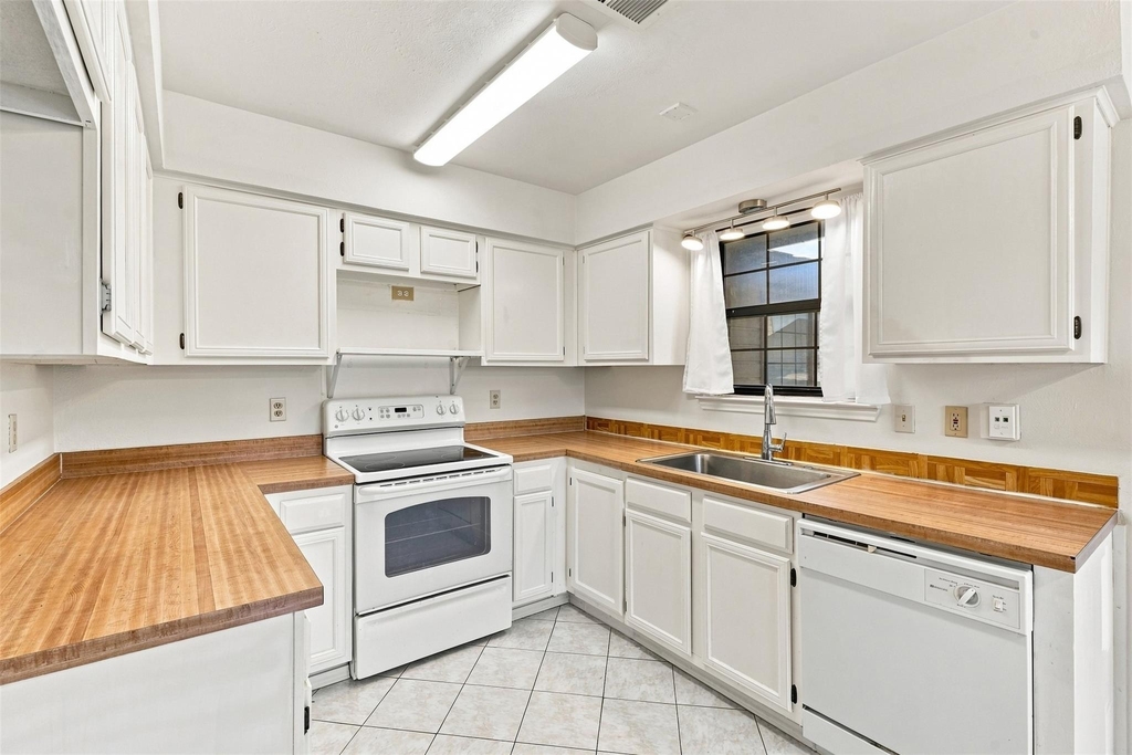 5909 Lake Hubbard Parkway - Photo 4