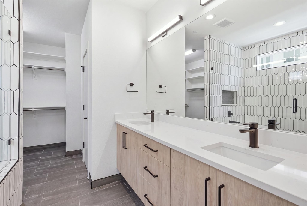 1525 Pecos - Photo 8