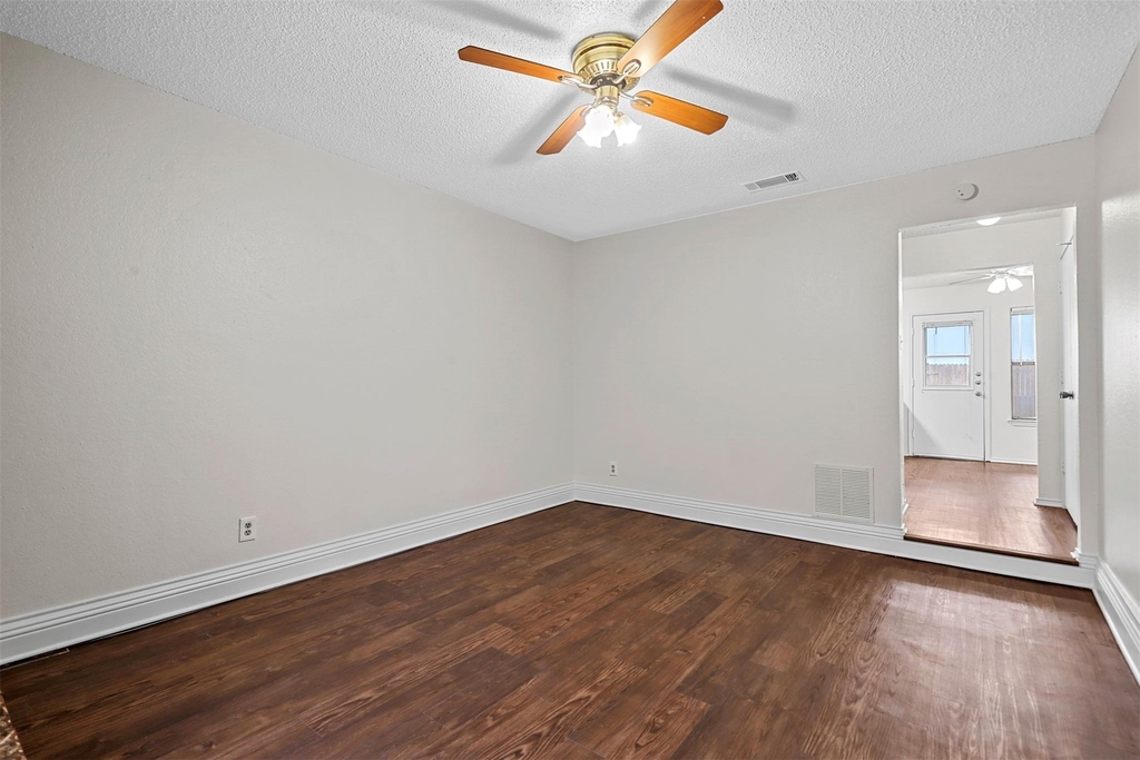 800 Bluebonnet Drive - Photo 3