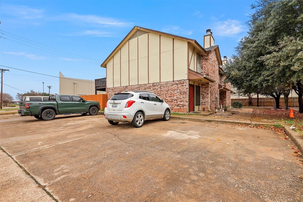 800 Bluebonnet Drive - Photo 0