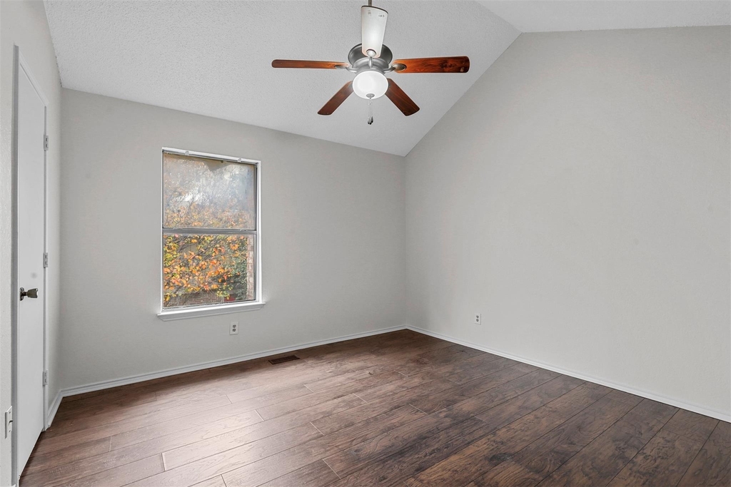 800 Bluebonnet Drive - Photo 14