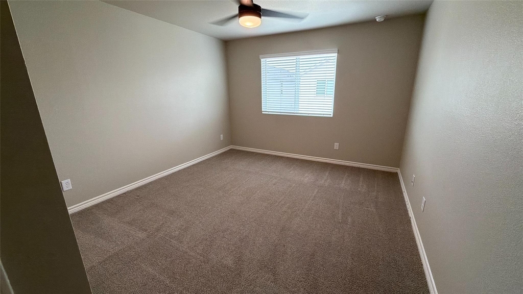 2029 Woodlawn Way - Photo 9