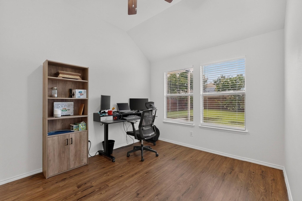 905 Lake Grove Drive - Photo 25