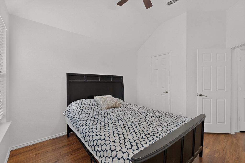 905 Lake Grove Drive - Photo 23