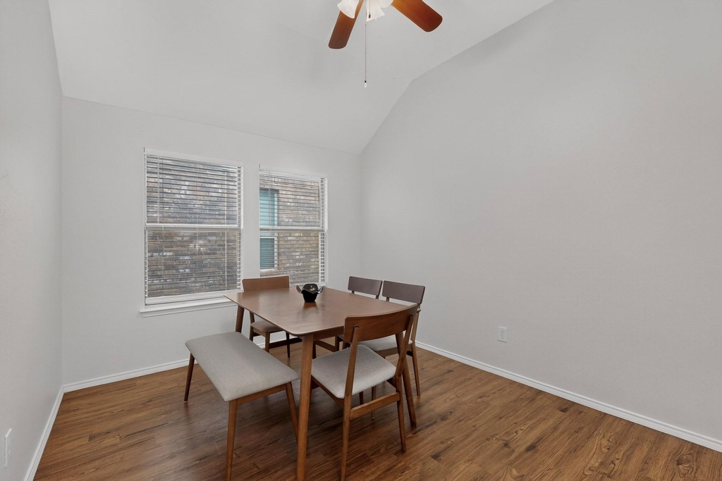 905 Lake Grove Drive - Photo 15