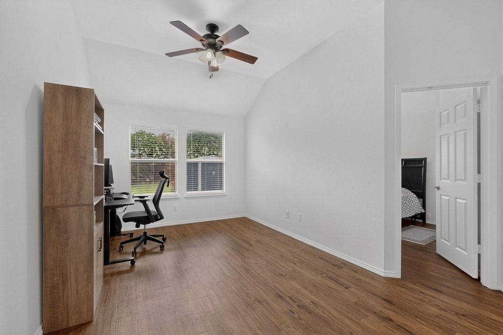905 Lake Grove Drive - Photo 24