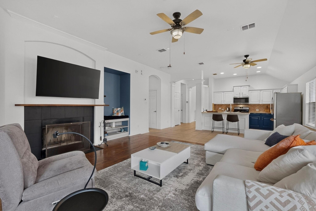 905 Lake Grove Drive - Photo 8
