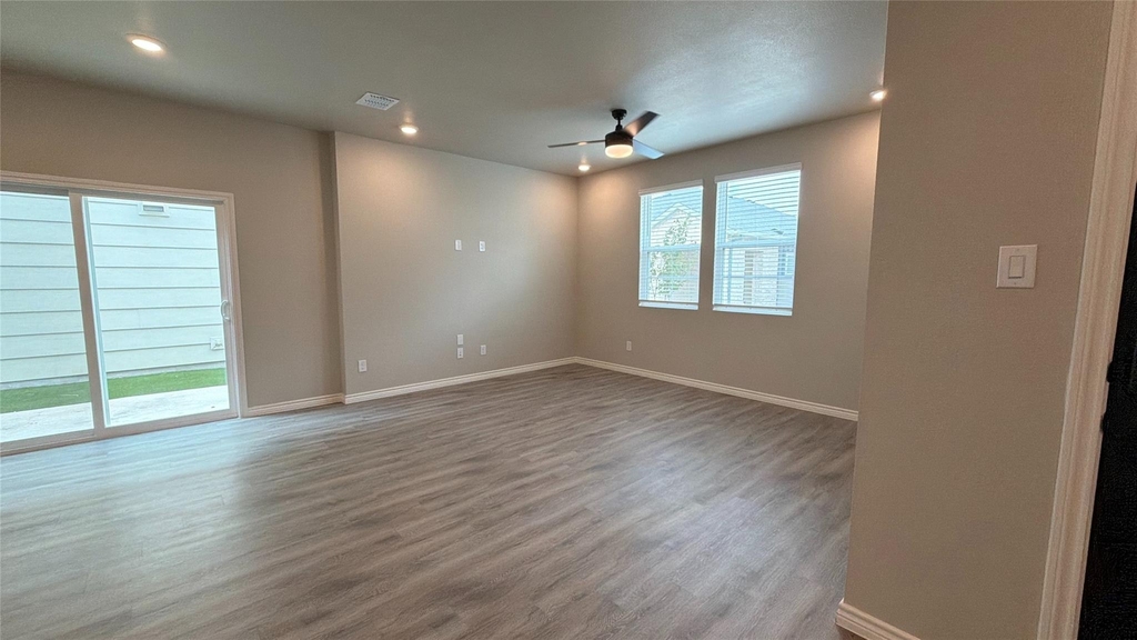 1929 Woodlawn Way - Photo 2