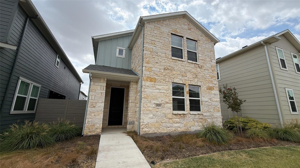 1929 Woodlawn Way - Photo 0