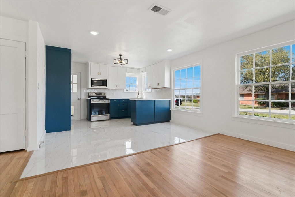 602 W Pecan Street - Photo 9