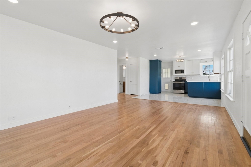 602 W Pecan Street - Photo 6