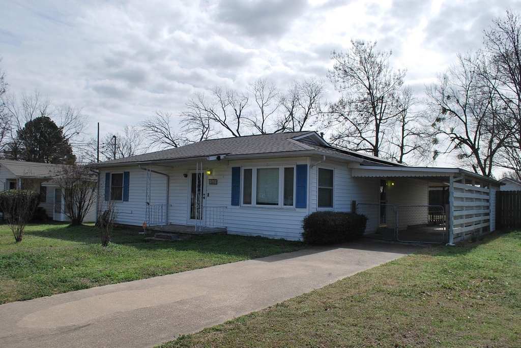 2604 W Johnson Street - Photo 0