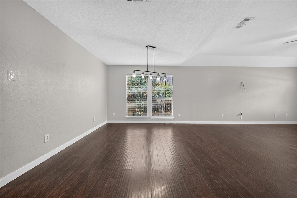 7001 Bentley Avenue - Photo 6