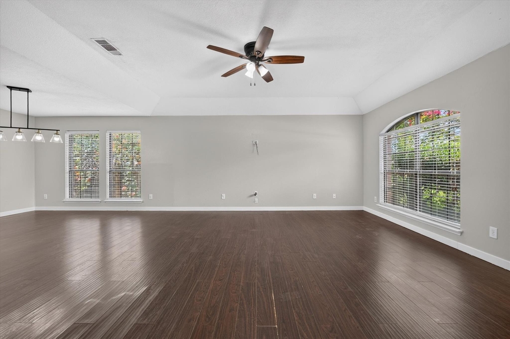 7001 Bentley Avenue - Photo 3