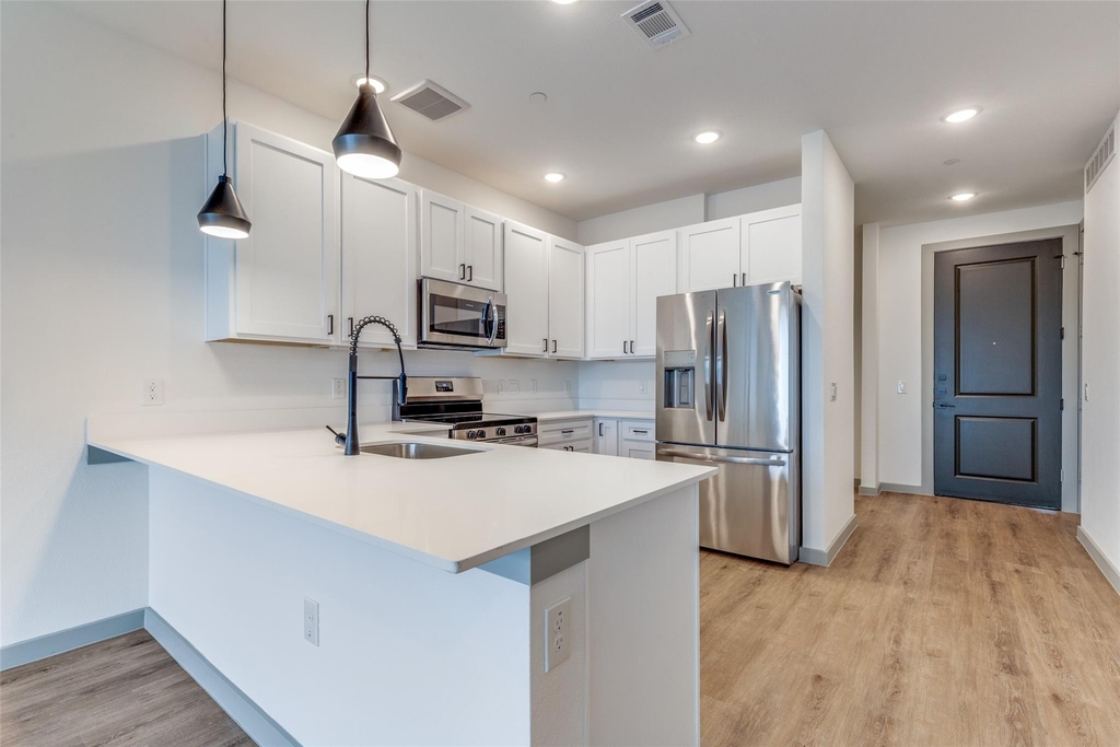 5215 Capitol Avenue - Photo 3