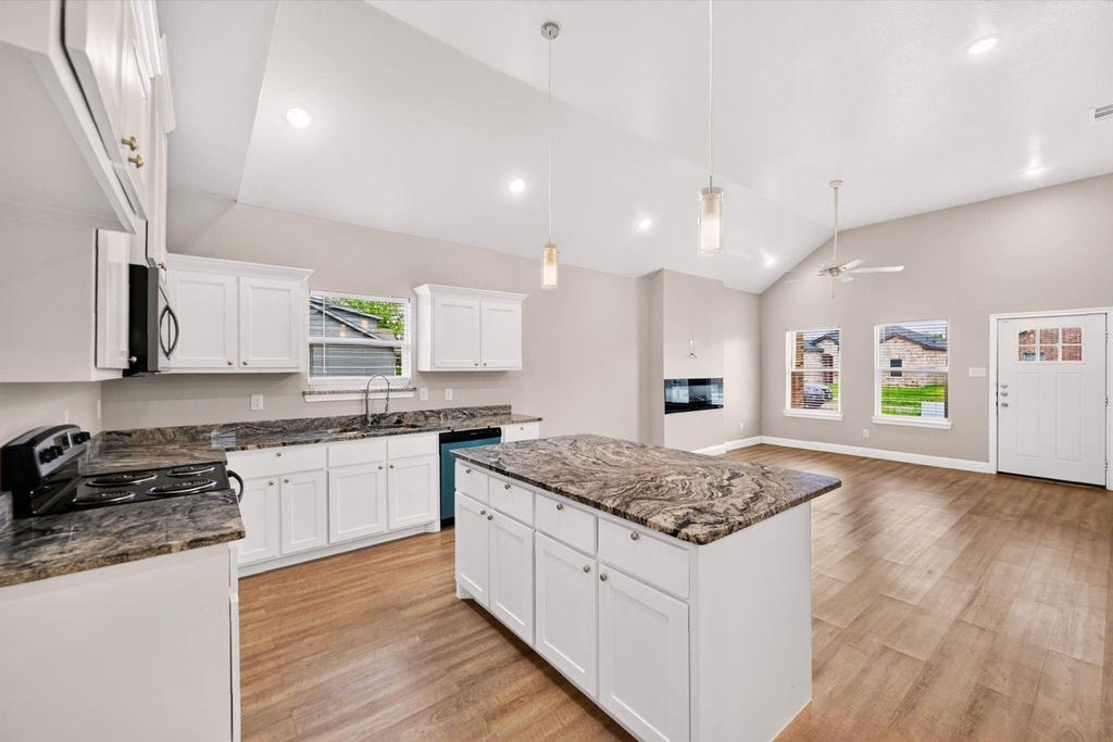 4607 Spencer Street - Photo 7