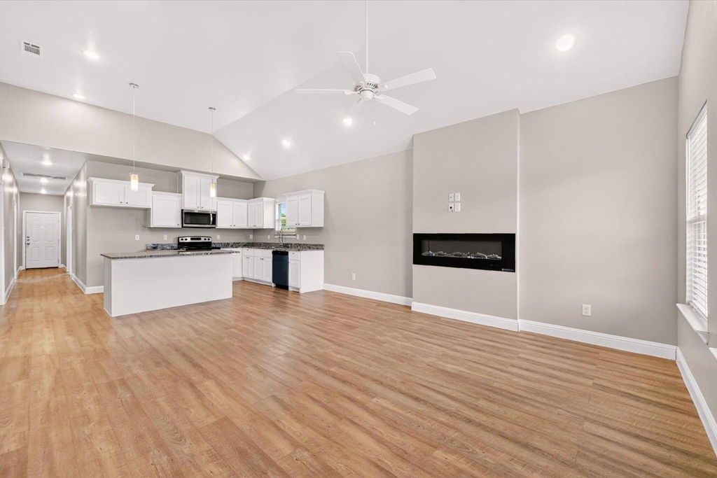 4607 Spencer Street - Photo 3
