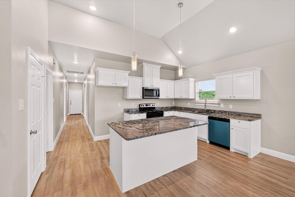 4607 Spencer Street - Photo 4