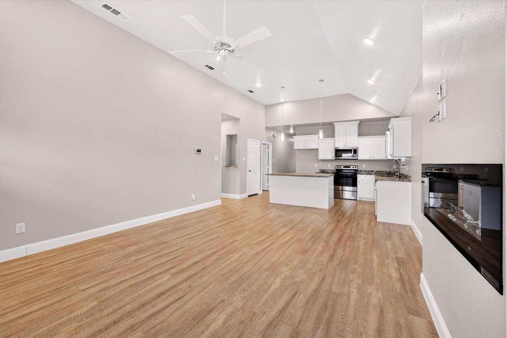 4607 Spencer Street - Photo 2