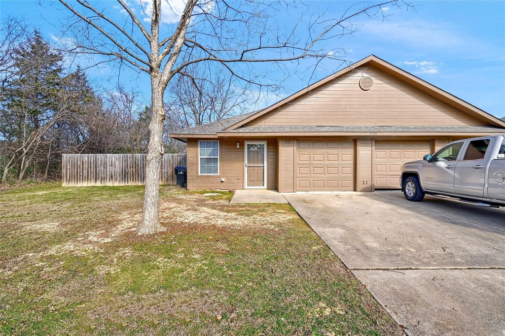 1025 Rice Street - Photo 0