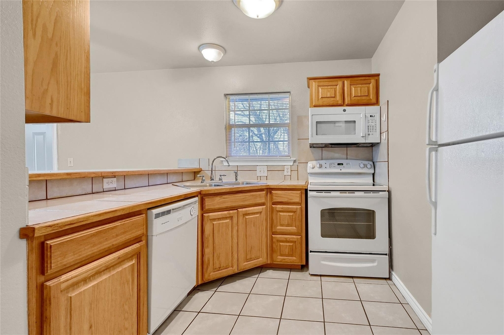 1025 Rice Street - Photo 8