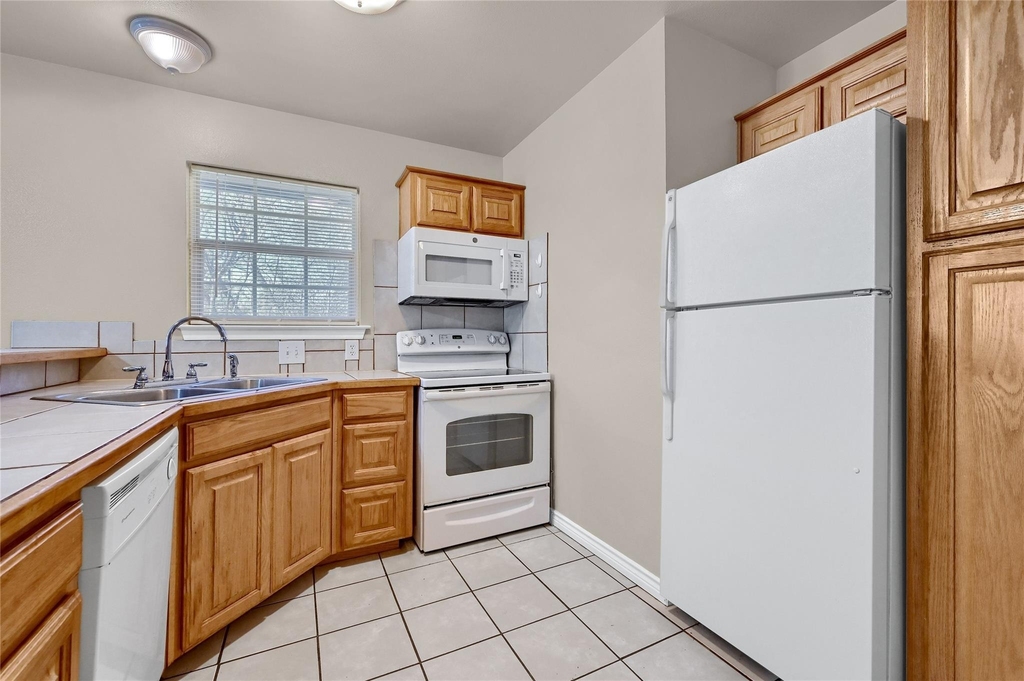 1025 Rice Street - Photo 7