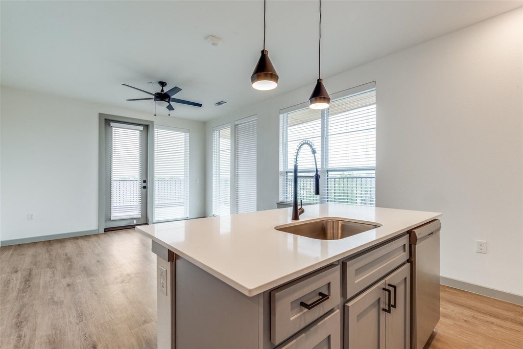 5215 Capitol Avenue - Photo 4