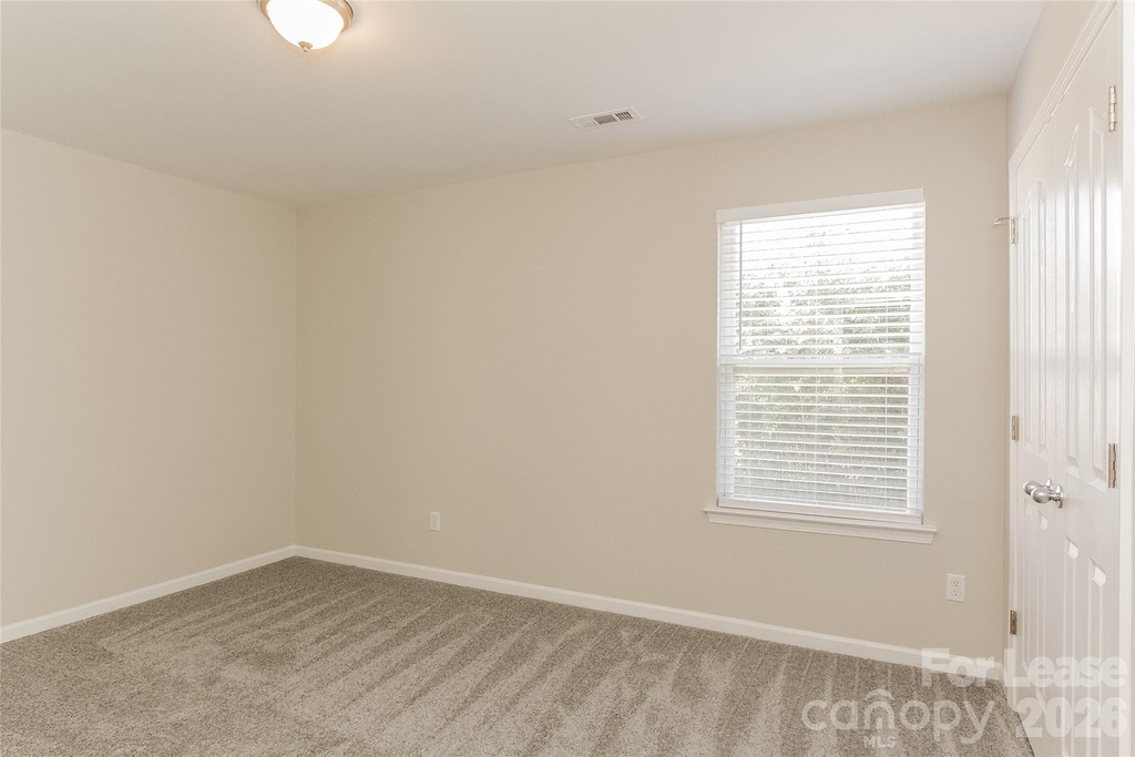 704 Perth Drive - Photo 10
