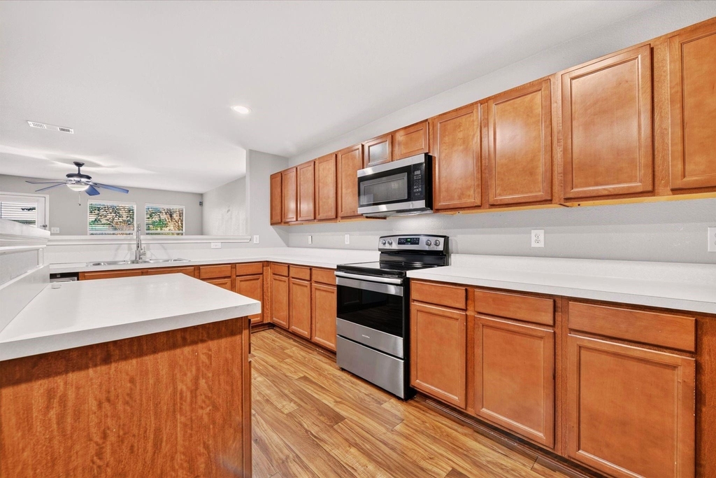 2425 Grand Rapids Drive - Photo 8