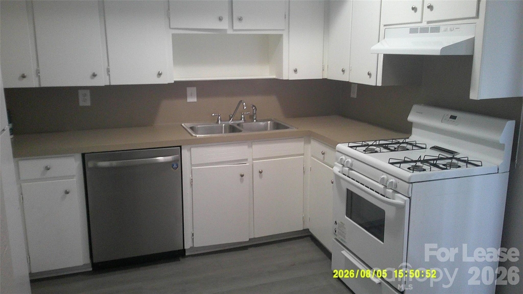 253 16th Avenue Ne - Photo 2