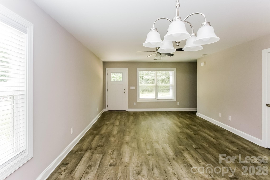 1105 Rosewood Avenue - Photo 4