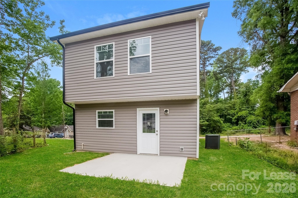 1105 Rosewood Avenue - Photo 13