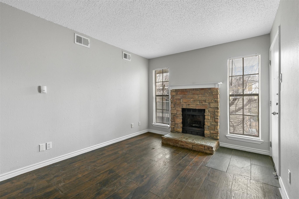9520 Royal Lane - Photo 4