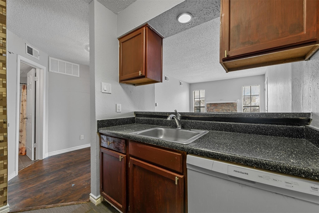 9520 Royal Lane - Photo 7