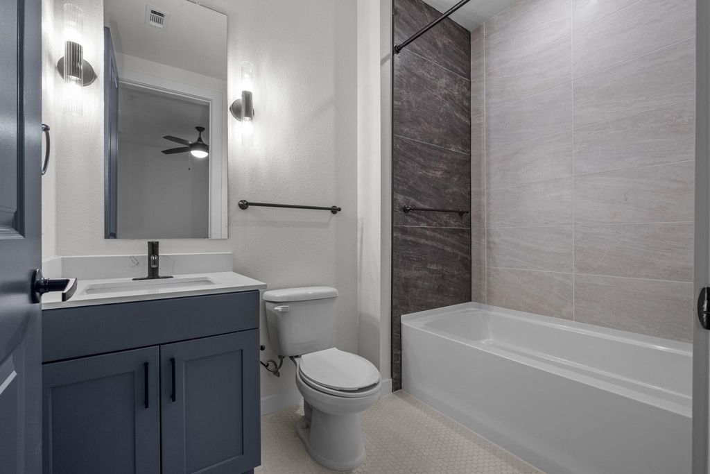 1100 N Zang Boulevard - Photo 10