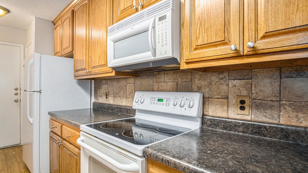 6908 Bentley Avenue - Photo 15