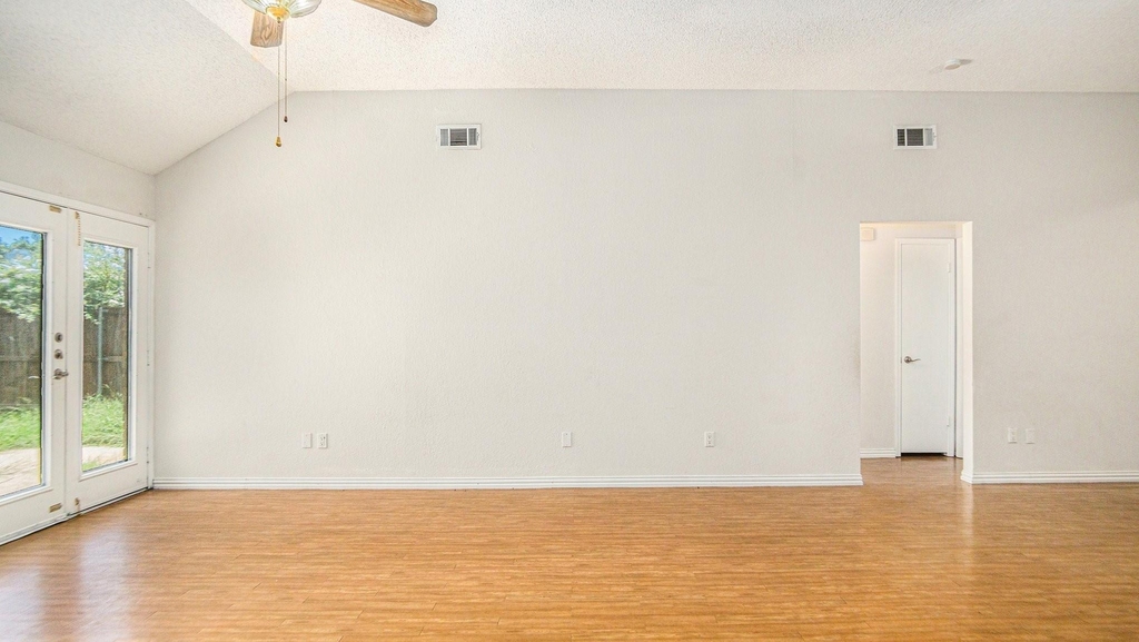 6908 Bentley Avenue - Photo 7