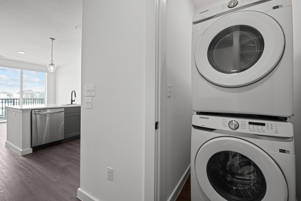 1100 N Zang Boulevard - Photo 14