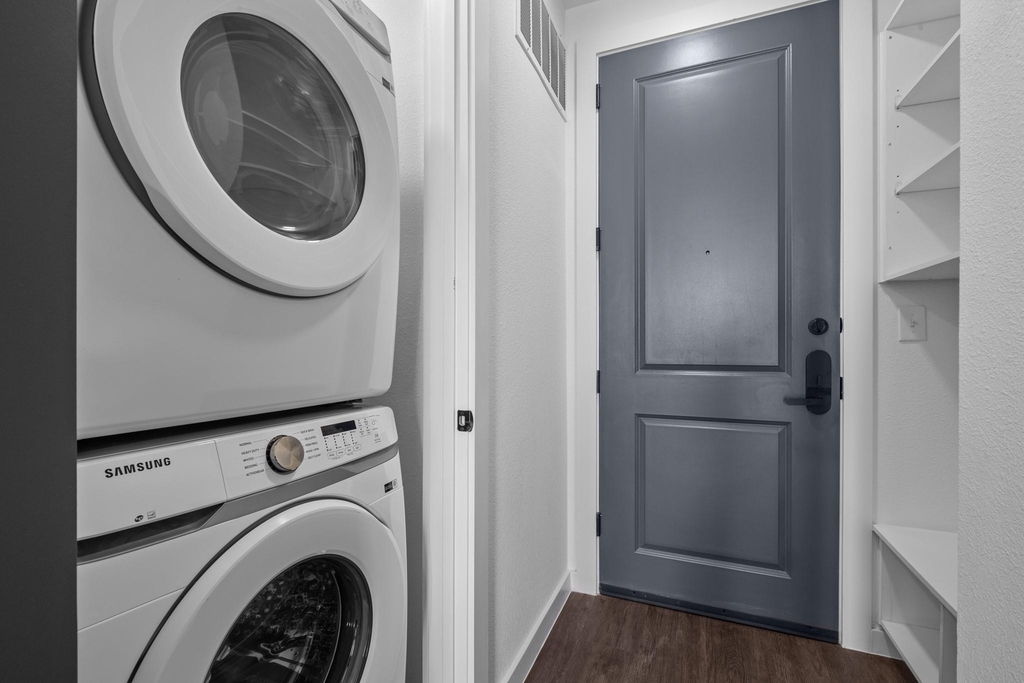 1100 N Zang Boulevard - Photo 11