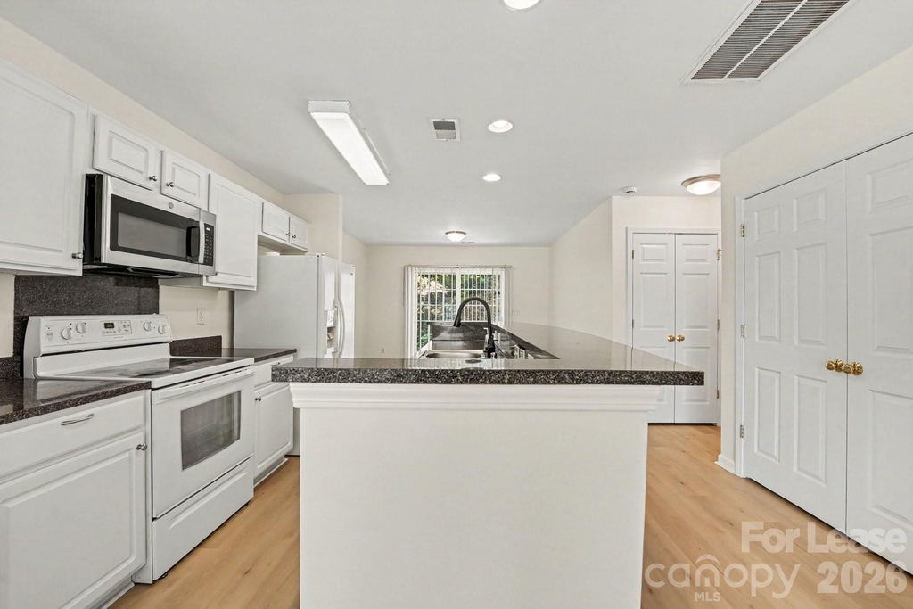 2163 Wexford Way - Photo 10