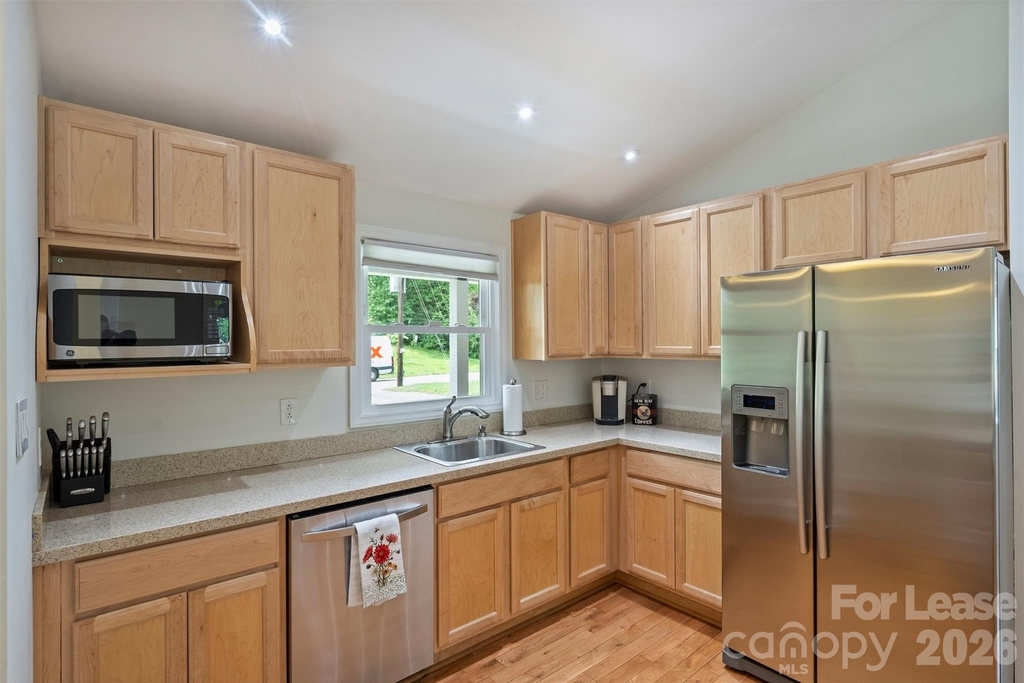 2027 Wensley Drive - Photo 3