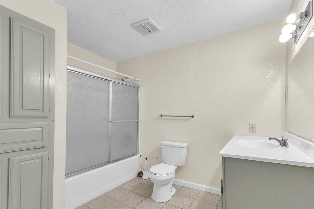 209 W Trinity Street - Photo 15